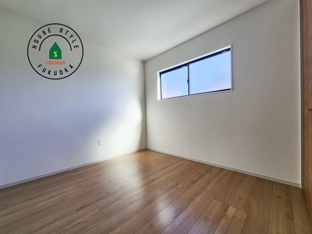 糸島市板持第1-1棟(1号棟)の子供部屋|柔らかい陽光が差し込む明るいお部屋を演出する設計。彩光の取れる窓が気持ちの良いお部屋を創り上げます。