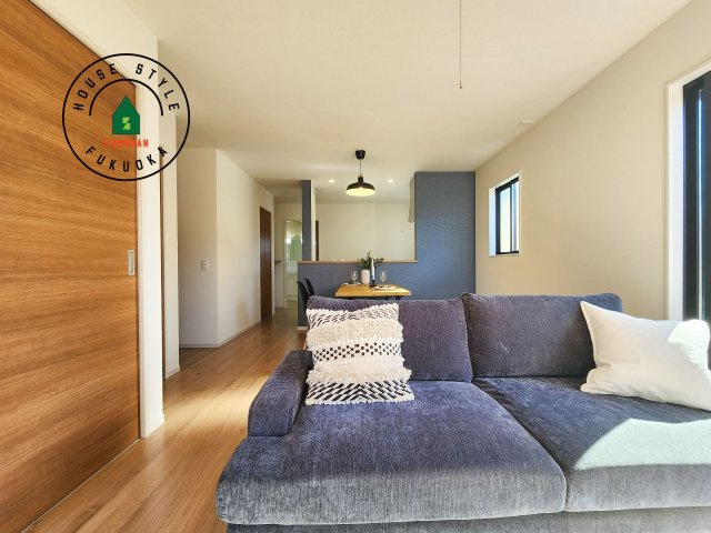 糸島市板持第1-1棟(1号棟)の居間・リビング|ご家族を近くに感じられる対面キッチンのLDK。会話もはずみそうですね。