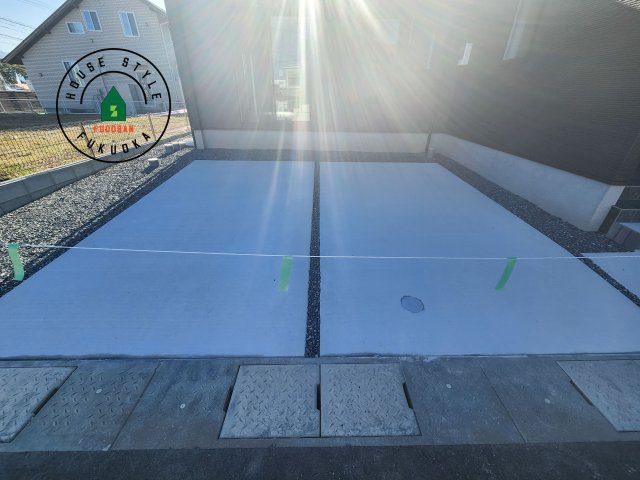 糸島市志摩師吉第8-3棟(2号棟)の駐車場|広々した駐車場になります。3台並列駐車となります。