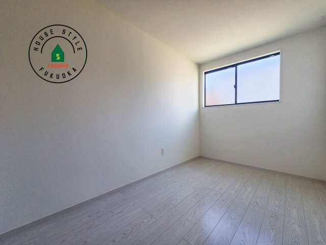 糸島市志摩師吉第8-3棟(6号棟)の洋室|落ち着いた色調の洋室です。