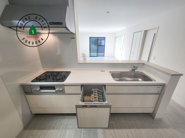 糸島市志摩師吉第8-3棟(6号棟)のキッチン|キッチン。グリル・食器洗い乾燥機・浄水器も完備。