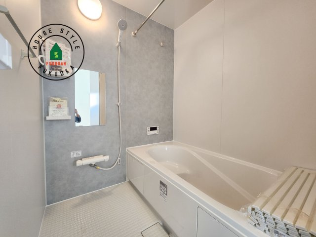 福岡市早良区干隈5丁目第1-3棟（3号棟）の内観：施工例|1日の疲れを癒してくれる広々バスルーム。雨の日のお洗濯にも大活躍な浴室乾燥機付です！