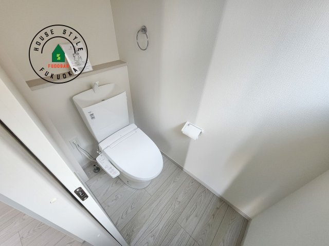 福岡市早良区干隈5丁目第1-3棟（3号棟）の内観：施工例|温水洗浄便座を完備しております。2ヶ所にトイレがあるのは朝の慌ただしい時間も安心です。