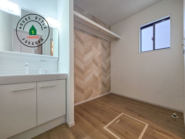 福岡市早良区有田5丁目第1-3棟(1号棟)の内観：施工例|ゆとりの洗面スペースで朝の身支度もスムーズに。暮らしを快適に変えるシャワー付洗面台です！