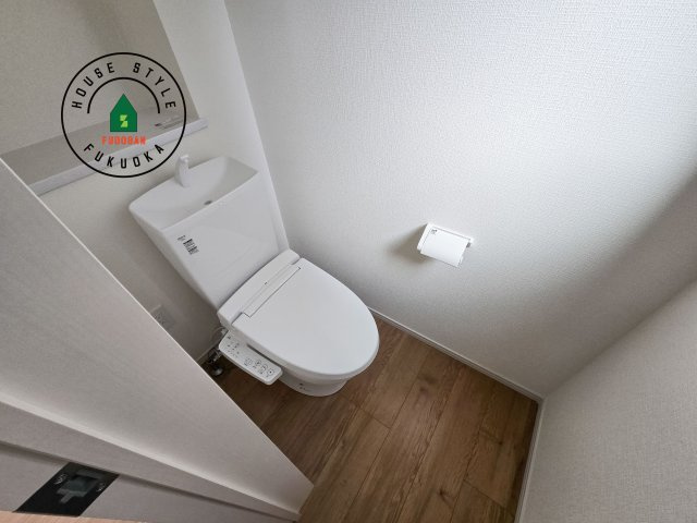 福岡市早良区有田5丁目第1-3棟(1号棟)の内観：施工例|温水洗浄便座を完備しております。2ヶ所にトイレがあるのは朝の慌ただしい時間も安心です。