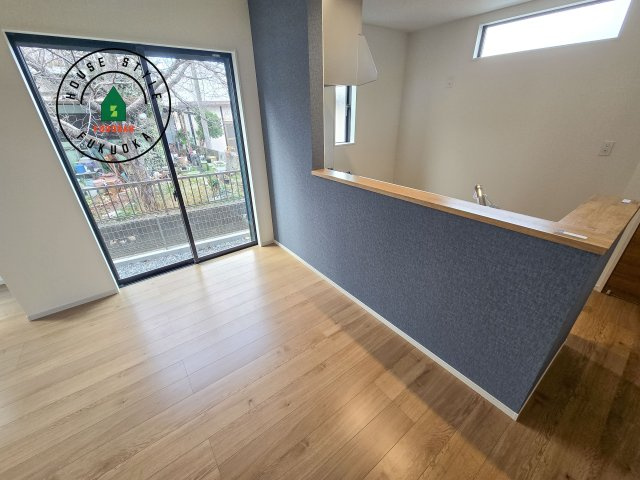 福岡市早良区有田5丁目第1-3棟(1号棟)の内観：施工例|キッチンから立ち込める香りが今日の料理を期待させます。