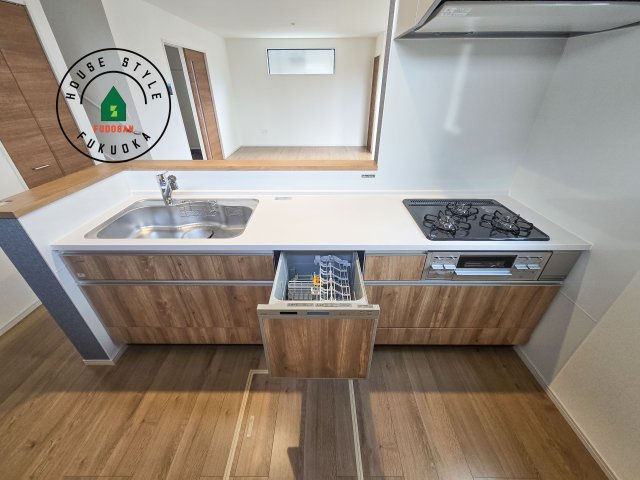 福岡市早良区有田5丁目第1-3棟(1号棟)の内観：施工例|キッチン。グリル・食器洗い乾燥機・浄水器も完備。