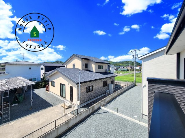 福岡市西区今津第10-3棟（2号棟）の展望|窓から緑が見える物件も魅力的です。