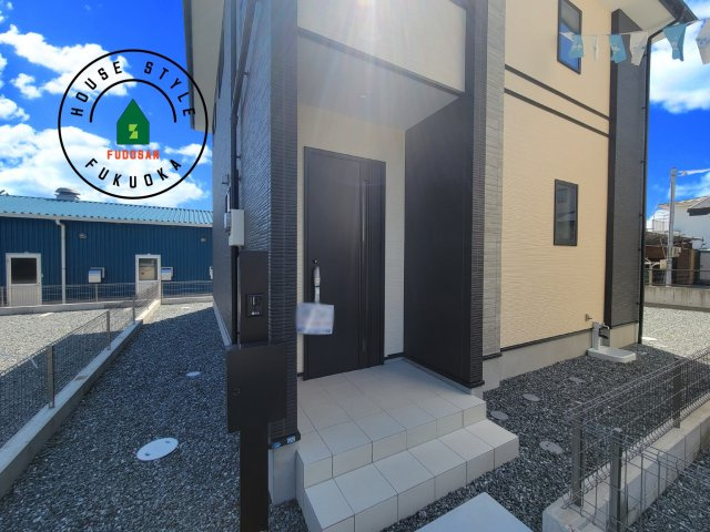 福岡市西区今津第10-3棟（2号棟）の玄関|おでかけの時も帰った時も、「我が家」を最初に感じでもらえる素敵な空間に。