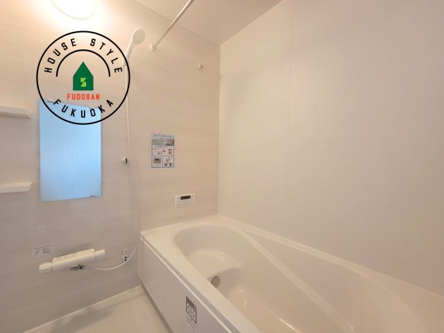 福岡市南区大平寺2丁目第4-3棟（3号棟）の浴室|1日の疲れを癒してくれる広々バスルーム。雨の日のお洗濯にも大活躍な浴室乾燥機付です！