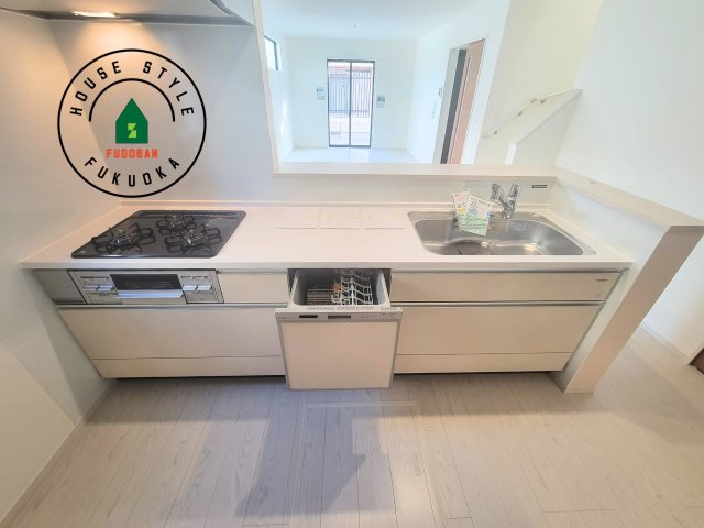 福岡市南区大平寺2丁目第4-3棟（3号棟）のキッチン|ご家族を近くに感じられる対面キッチンのLDK。会話もはずみそうですね。