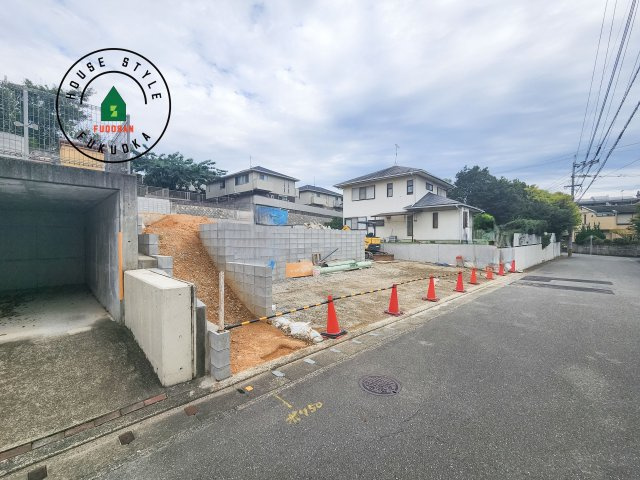 福岡市南区寺塚1丁目第1-3棟（1号棟）の前面道路含む現地写真|見学の時間などお気軽にお問い合わせ下さい。