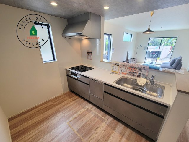 福岡市南区寺塚1丁目第1-3棟（2号棟）の内観：施工例|キッチン。グリル・食器洗い乾燥機・浄水器も完備。