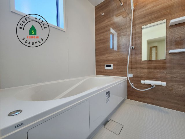 福岡市西区野方3丁目第5-2棟(1号棟)の浴室|1日の疲れを癒してくれる広々バスルーム。雨の日のお洗濯にも大活躍な浴室乾燥機付です！