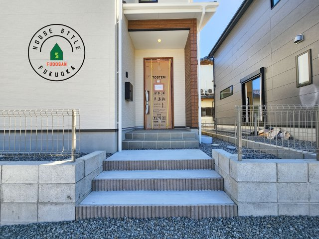 福岡市西区野方3丁目第5-2棟(1号棟)の玄関|おでかけの時も帰った時も、「我が家」を最初に感じでもらえる素敵な空間に。