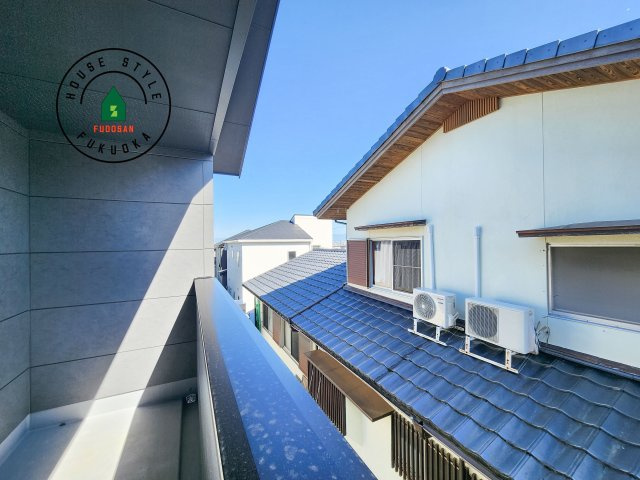 福岡市西区野方3丁目第5-2棟(2号棟)の展望|窓から緑が見える物件も魅力的です。