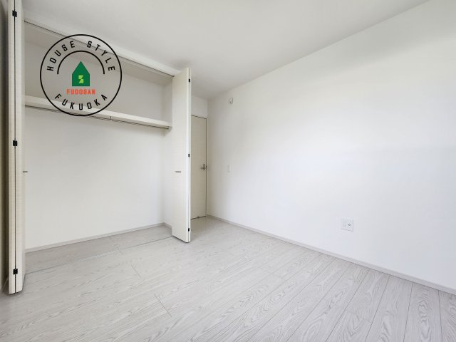 糟屋郡宇美町平和2丁目第4-1棟（1号棟）の子供部屋|柔らかい陽光が差し込む明るいお部屋を演出する設計。彩光の取れる窓が気持ちの良いお部屋を創り上げます。