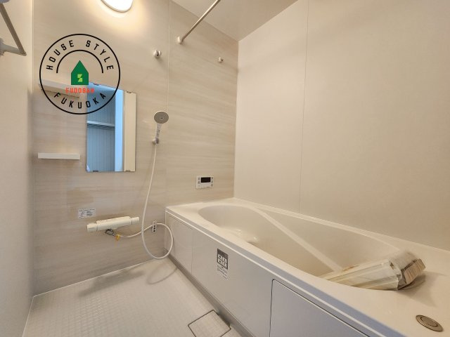 大野城市牛頸3丁目第1-2棟（1号棟）の浴室|1日の疲れを癒してくれる広々バスルーム。雨の日のお洗濯にも大活躍な浴室乾燥機付です！
