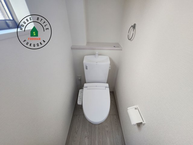 大野城市牛頸3丁目第1-2棟（1号棟）のトイレ|温水洗浄便座を完備しております。2ヶ所にトイレがあるのは朝の慌ただしい時間も安心です。