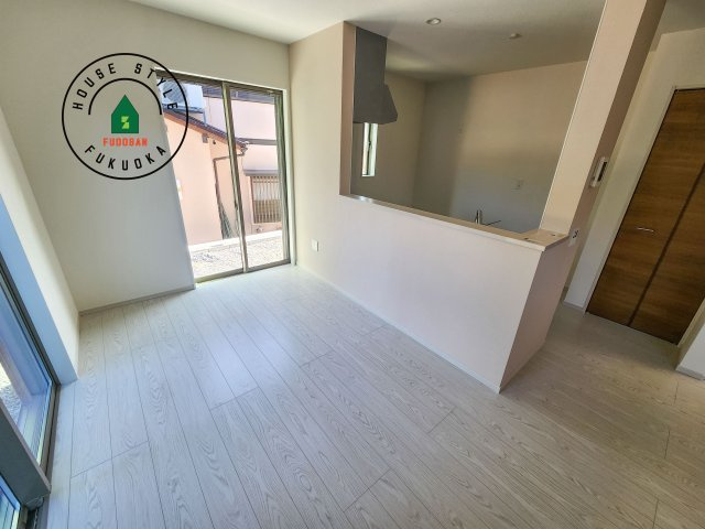 大野城市牛頸3丁目第1-2棟（1号棟）のダイニング|キッチンから立ち込める香りが今日の料理を期待させます。