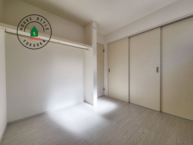 大野城市牛頸3丁目第1-2棟（2号棟）の子供部屋|柔らかい陽光が差し込む明るいお部屋を演出する設計。彩光の取れる窓が気持ちの良いお部屋を創り上げます。