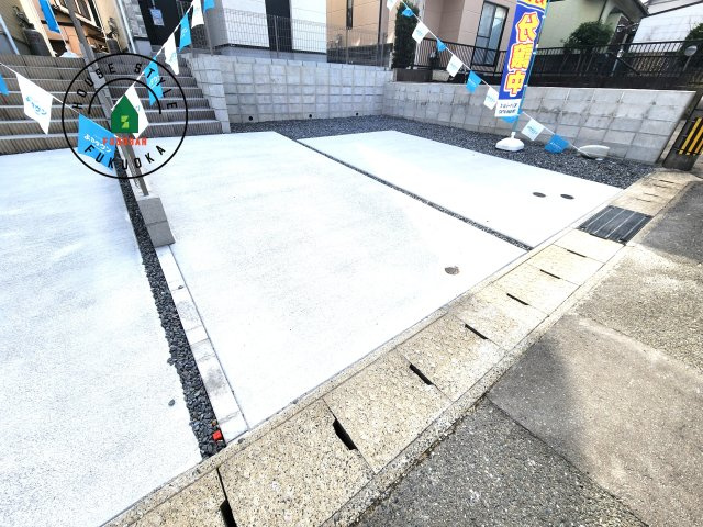 大野城市牛頸3丁目第1-2棟（2号棟）の駐車場|広々した駐車場になります。3台並列駐車となります。