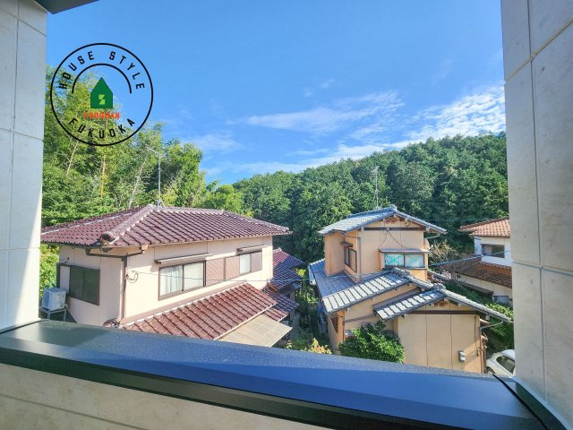 大野城市牛頸3丁目第1-2棟（2号棟）の展望|窓から緑が見える物件も魅力的です。