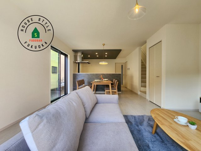 大野城市牛頸3丁目第1-2棟（2号棟）の居間・リビング|ご家族を近くに感じられる対面キッチンのLDK。会話もはずみそうですね。