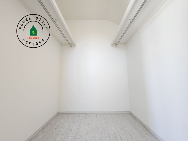 福岡市東区美和台4丁目第2-2棟（1号棟）の収納|洋服や大きな荷物が多い方や人数の多いご家族などは、一般的なクローゼットよりもウォークインクローゼットのほうが使い勝手が良いです。