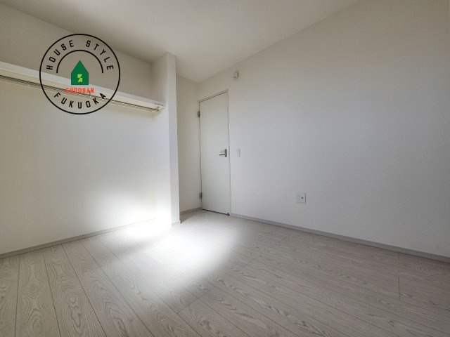 福岡市東区美和台4丁目第2-2棟（1号棟）の子供部屋|柔らかい陽光が差し込む明るいお部屋を演出する設計。彩光の取れる窓が気持ちの良いお部屋を創り上げます。