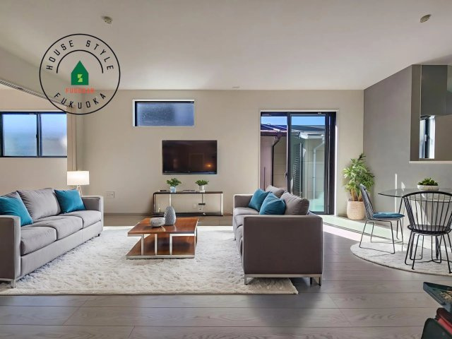 福岡市東区美和台4丁目第2-2棟（1号棟）の居間・リビング|明るく開放的なリビングダイニングは豊かな陽光が注ぎ込み、やすらぎの空間を演出してくれます。ご家族で楽しいひとときをお過ごし下さい。※家具はCGを合成したものです。