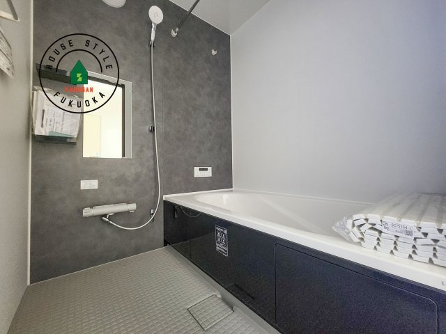 福岡市東区美和台4丁目第2-2棟（2号棟）の浴室|1日の疲れを癒してくれる広々バスルーム。雨の日のお洗濯にも大活躍な浴室乾燥機付です！