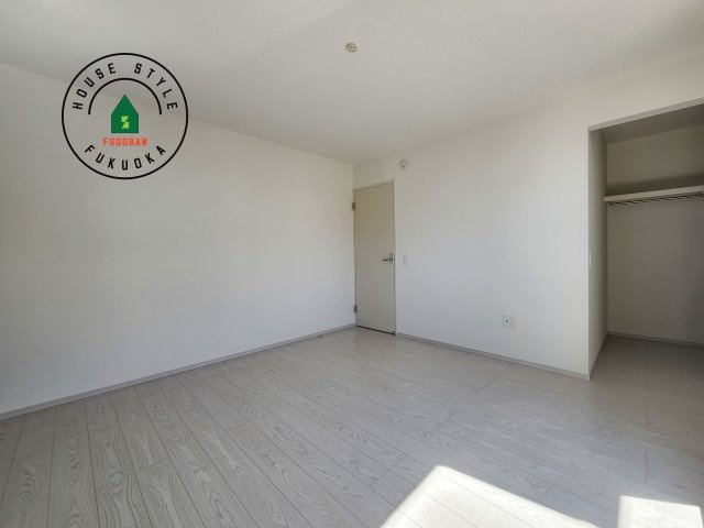 福岡市東区美和台4丁目第2-2棟（2号棟）の寝室|主寝室には収納力に優れたクローゼットがありますので、お部屋もすっきり片付きます。