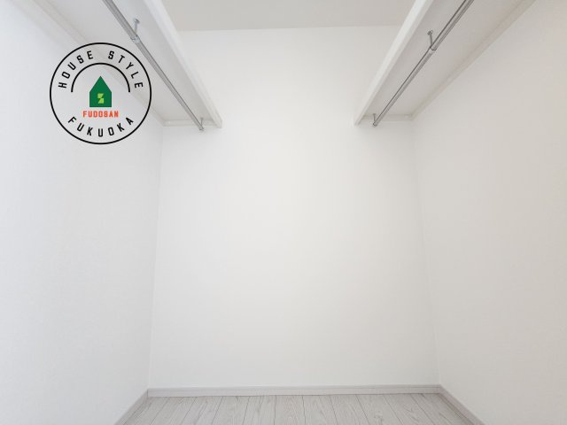 福岡市東区美和台4丁目第2-2棟（2号棟）の収納|洋服や大きな荷物が多い方や人数の多いご家族などは、一般的なクローゼットよりもウォークインクローゼットのほうが使い勝手が良いです。