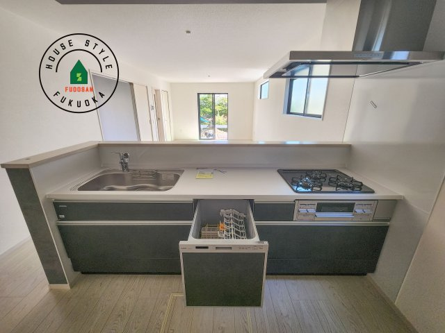 福岡市東区美和台4丁目第2-2棟（2号棟）のキッチン|キッチン。グリル・食器洗い乾燥機・浄水器も完備。