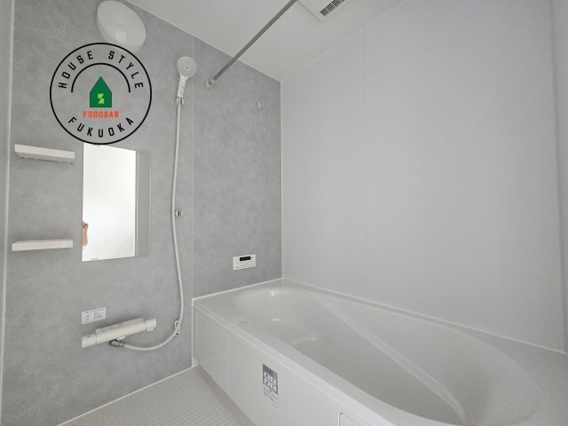 福岡市南区弥永2丁目第2-2棟（1号棟）の浴室|1日の疲れを癒してくれる広々バスルーム。雨の日のお洗濯にも大活躍な浴室乾燥機付です！