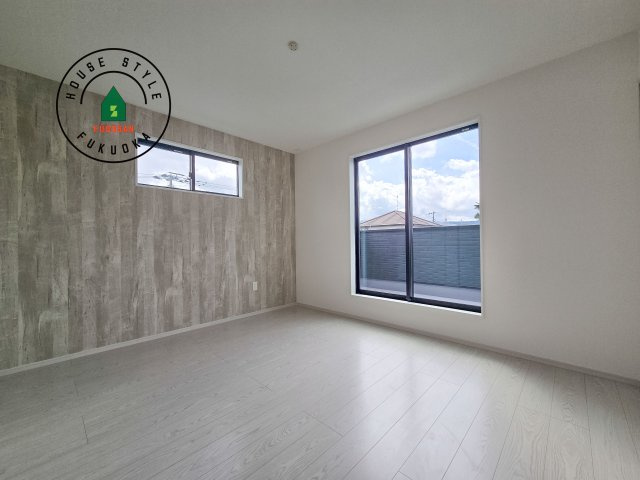 福岡市南区弥永2丁目第2-2棟（1号棟）の寝室|主寝室には収納力に優れたクローゼットがありますので、お部屋もすっきり片付きます。