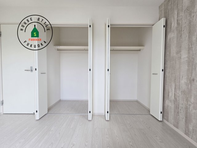 福岡市南区弥永2丁目第2-2棟（1号棟）の収納|洋服や大きな荷物が多い方や人数の多いご家族などは、一般的なクローゼットよりもウォークインクローゼットのほうが使い勝手が良いです。