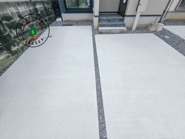 福岡市南区弥永2丁目第2-2棟（1号棟）の駐車場|広々した駐車場になります。3台並列駐車となります。