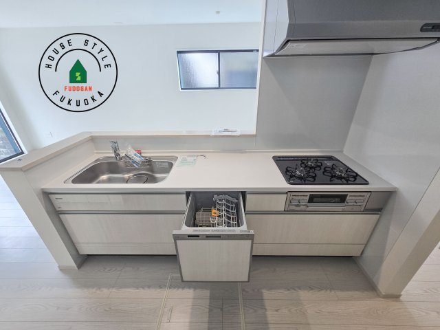 福岡市南区弥永2丁目第2-2棟（1号棟）のキッチン|キッチン。グリル・食器洗い乾燥機・浄水器も完備。