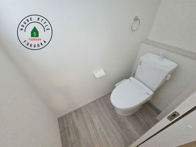 福岡市南区皿山4丁目第3-2棟（1号棟）の内観：施工例|温水洗浄便座を完備しております。2ヶ所にトイレがあるのは朝の慌ただしい時間も安心です。