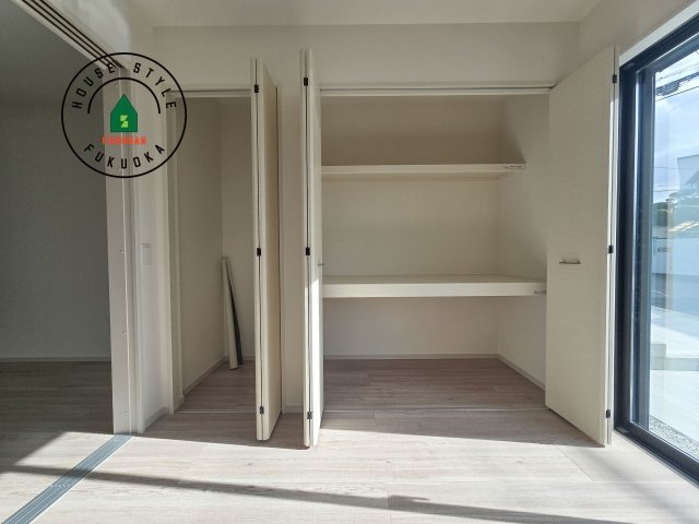 福岡市南区皿山4丁目第3-2棟（1号棟）の内観：施工例|柔らかい陽光が差し込む明るいお部屋を演出する設計。彩光の取れる窓が気持ちの良いお部屋を創り上げます。