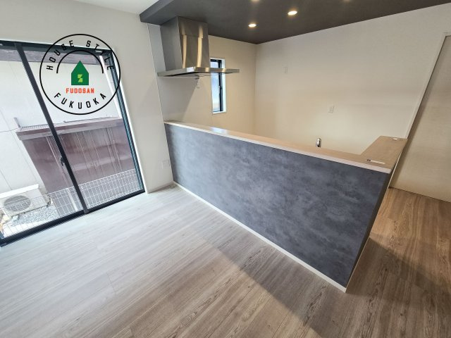 福岡市南区皿山4丁目第3-2棟（1号棟）の内観：施工例|キッチンから立ち込める香りが今日の料理を期待させます。