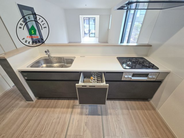 福岡市南区皿山4丁目第3-2棟（1号棟）の内観：施工例|キッチン。グリル・食器洗い乾燥機・浄水器も完備。