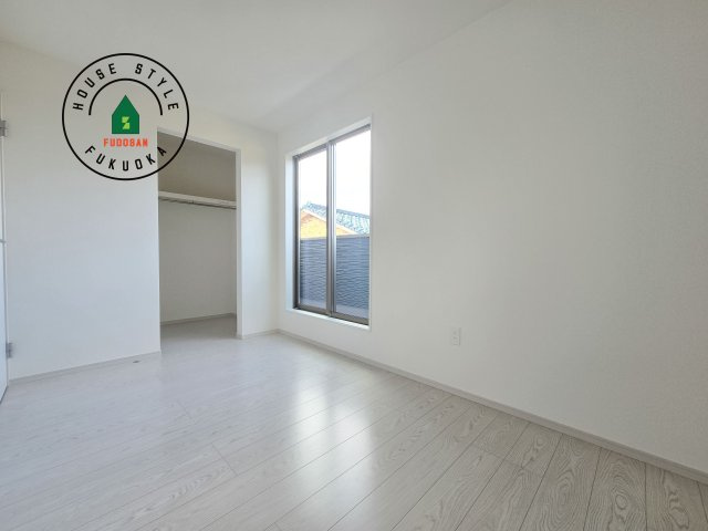 福岡市南区皿山4丁目第3-2棟（2号棟）の内観：施工例|柔らかい陽光が差し込む明るいお部屋を演出する設計。彩光の取れる窓が気持ちの良いお部屋を創り上げます。