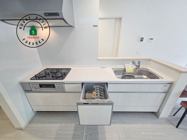 福岡市南区皿山4丁目第3-2棟（2号棟）の内観：施工例|キッチン。グリル・食器洗い乾燥機・浄水器も完備。