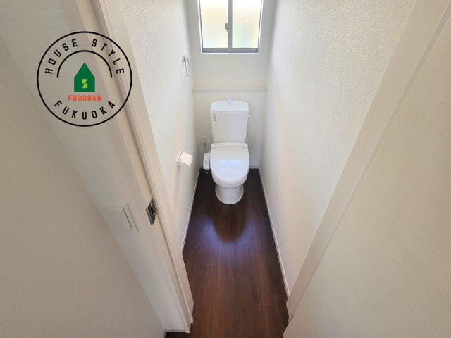 福岡市西区今津第14-4棟（3号棟）のトイレ|温水洗浄便座を完備しております。2ヶ所にトイレがあるのは朝の慌ただしい時間も安心です。