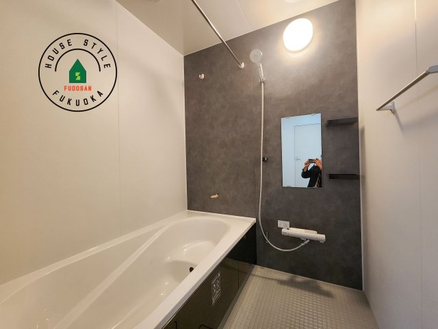 福岡市城南区友丘5丁目第1-1棟（1号棟）の浴室|1日の疲れを癒してくれる広々バスルーム。雨の日のお洗濯にも大活躍な浴室乾燥機付です！