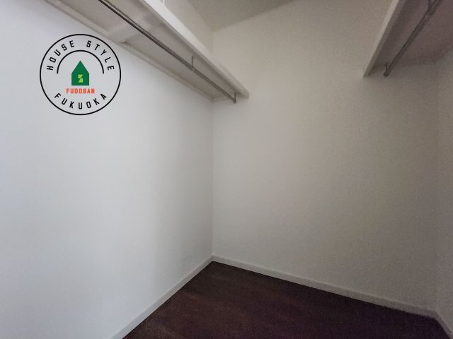 福岡市城南区友丘5丁目第1-1棟（1号棟）の収納|洋服や大きな荷物が多い方や人数の多いご家族などは、一般的なクローゼットよりもウォークインクローゼットのほうが使い勝手が良いです。