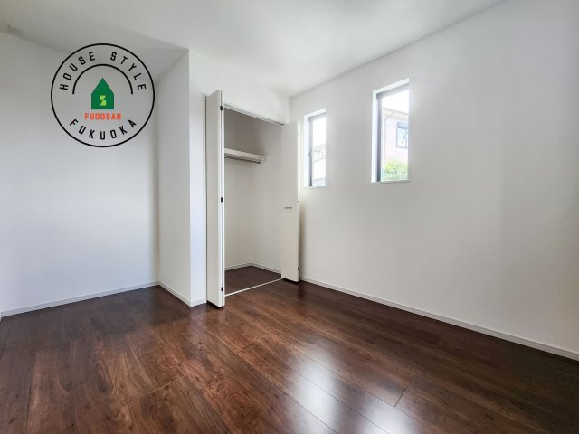 福岡市城南区友丘5丁目第1-1棟（1号棟）の子供部屋|柔らかい陽光が差し込む明るいお部屋を演出する設計。彩光の取れる窓が気持ちの良いお部屋を創り上げます。